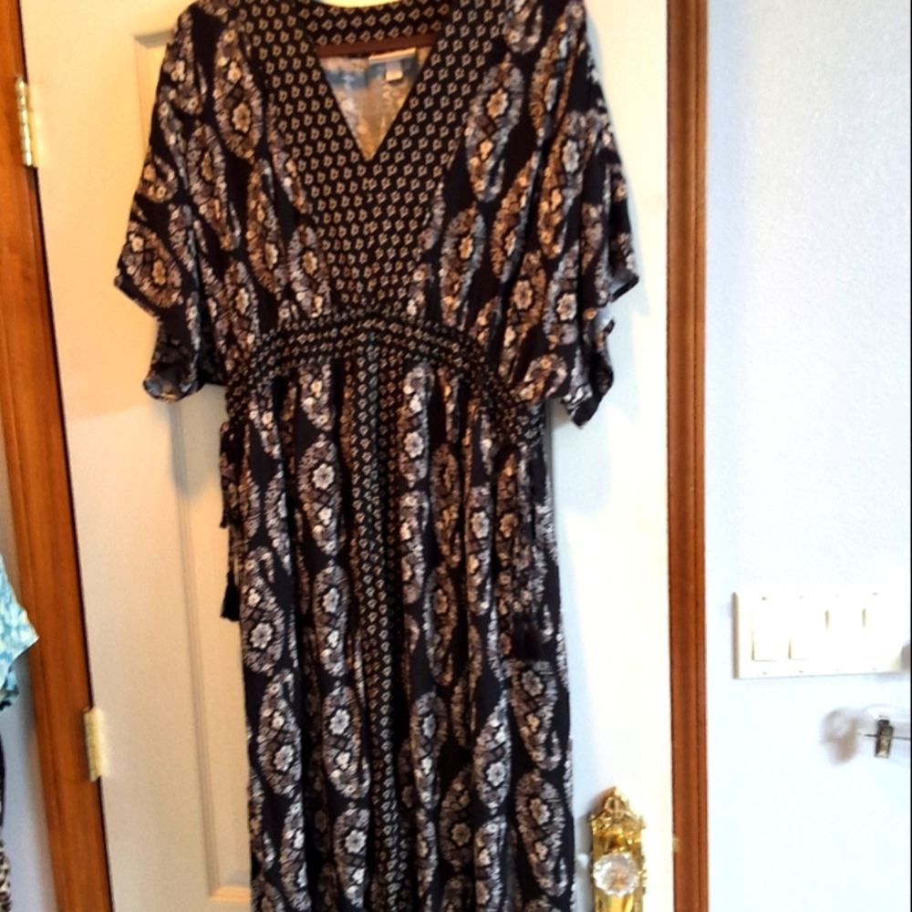 Knox Rose Maxi Dress size Large